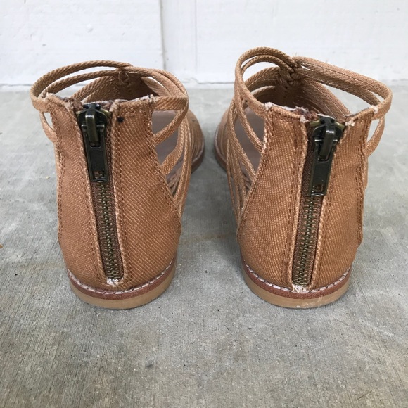 Steve Madden Kaster Gladiator Sandal - Picture 3 of 8